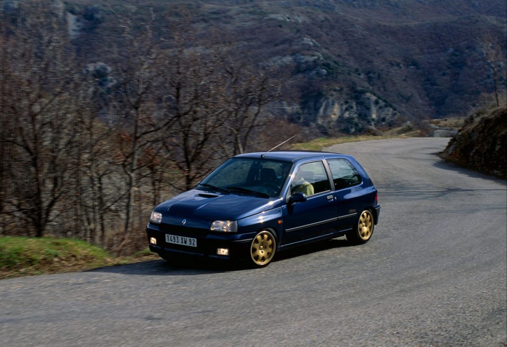 renault clio mountain road climb action