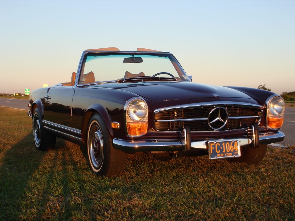1971 Mercedes-Benz 280SL front three-quarter