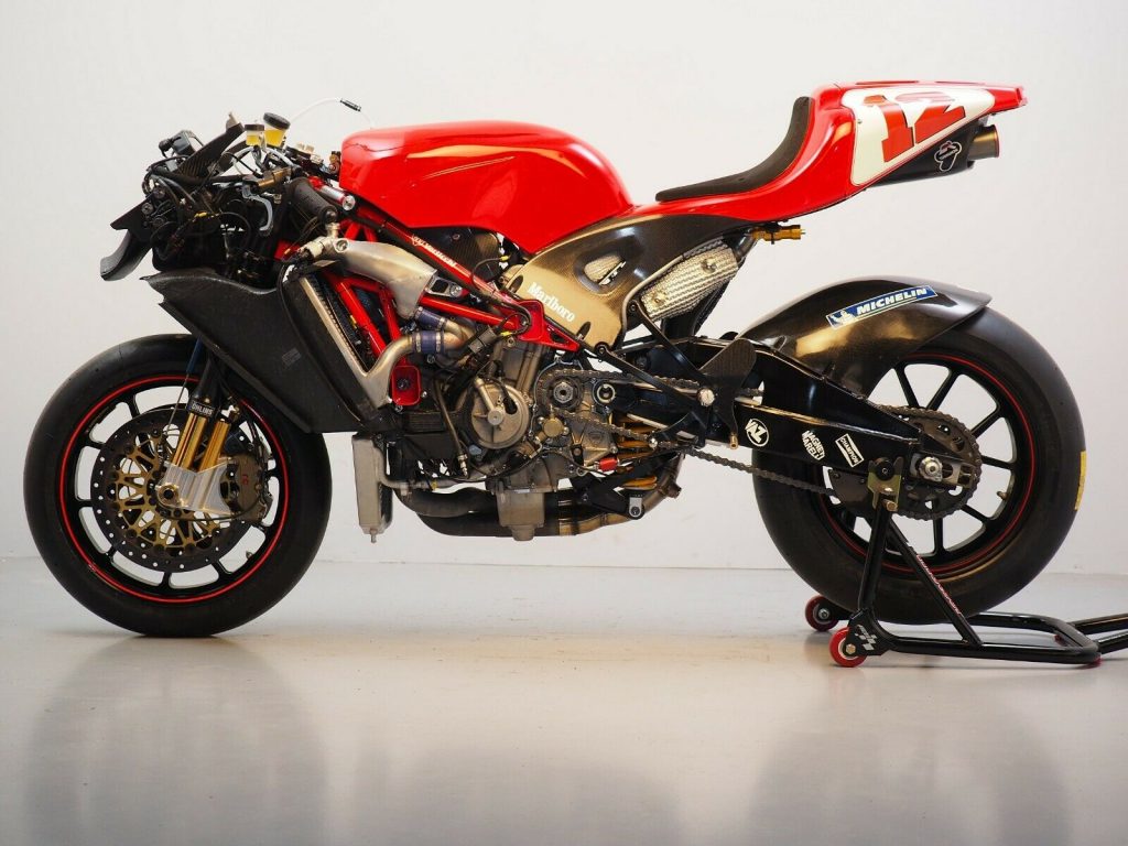 Ducati GP3 no fairing left