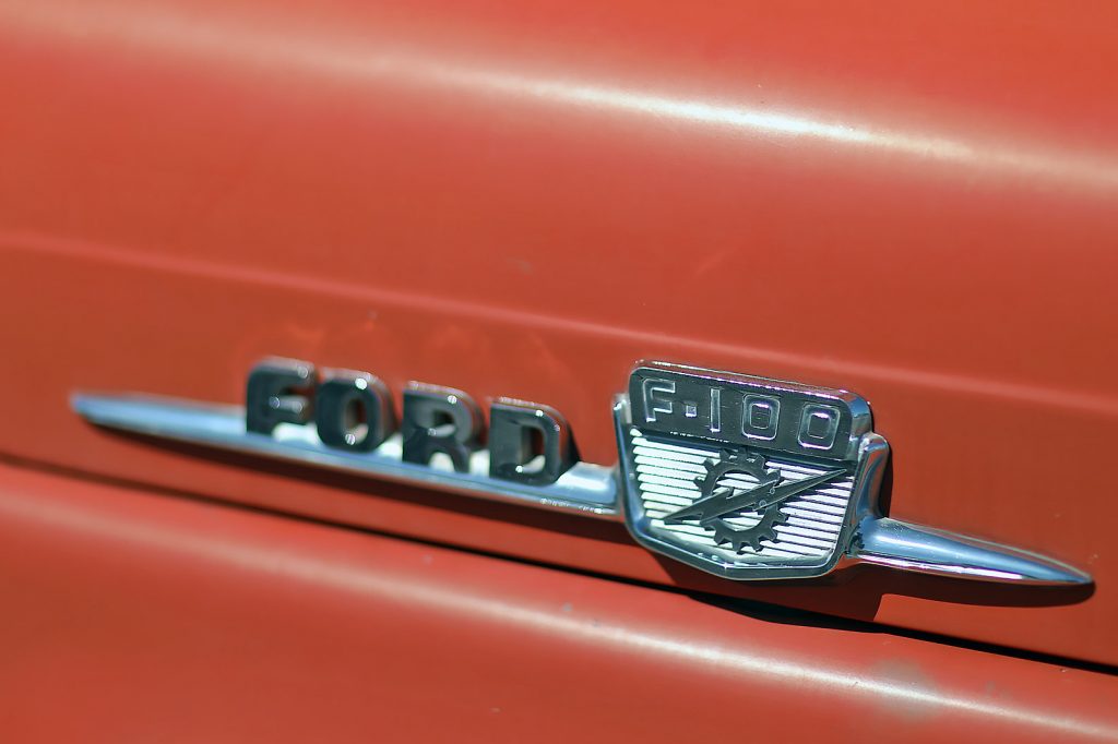 Ford F-100 emblem