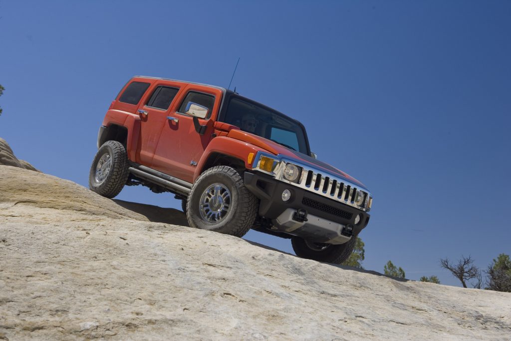 2008 HUMMER H3 Alpha front three-quarter descent