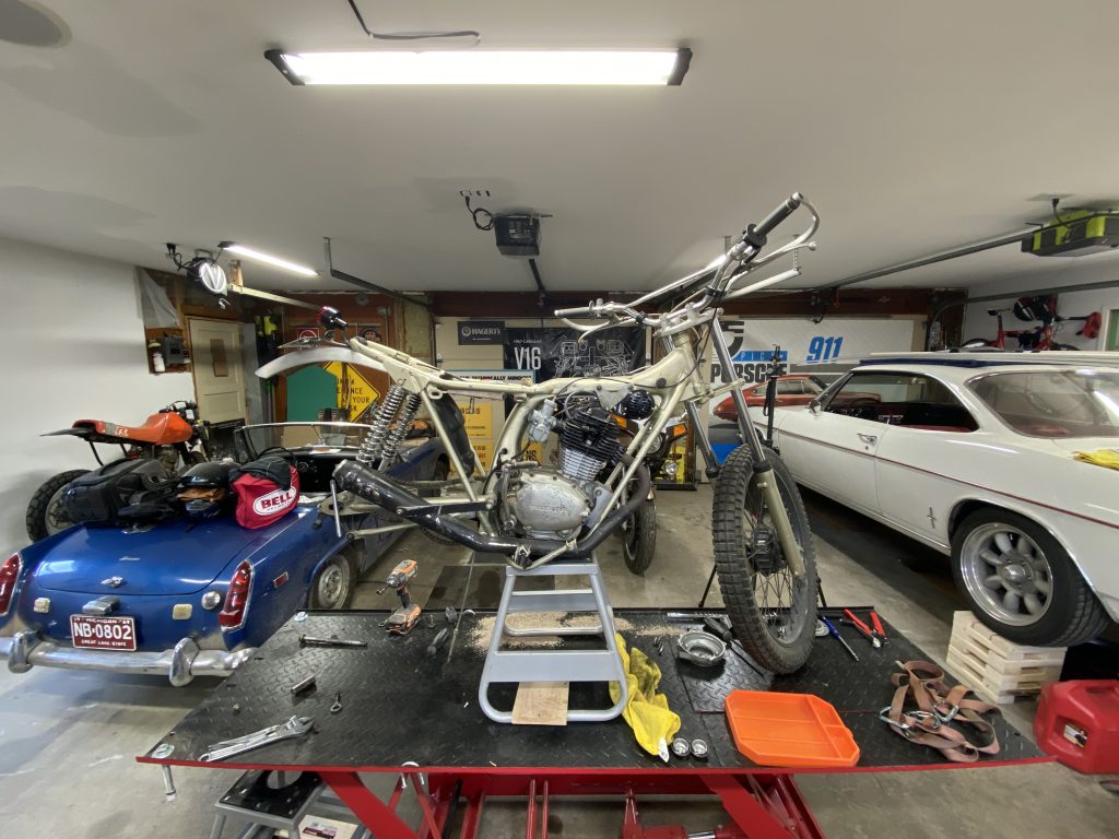 Honda SL125 torn down