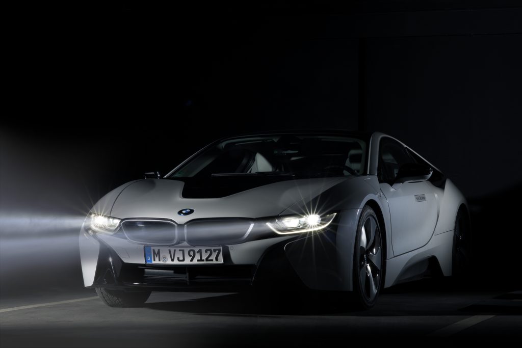 BMW i8 front three-quarter
