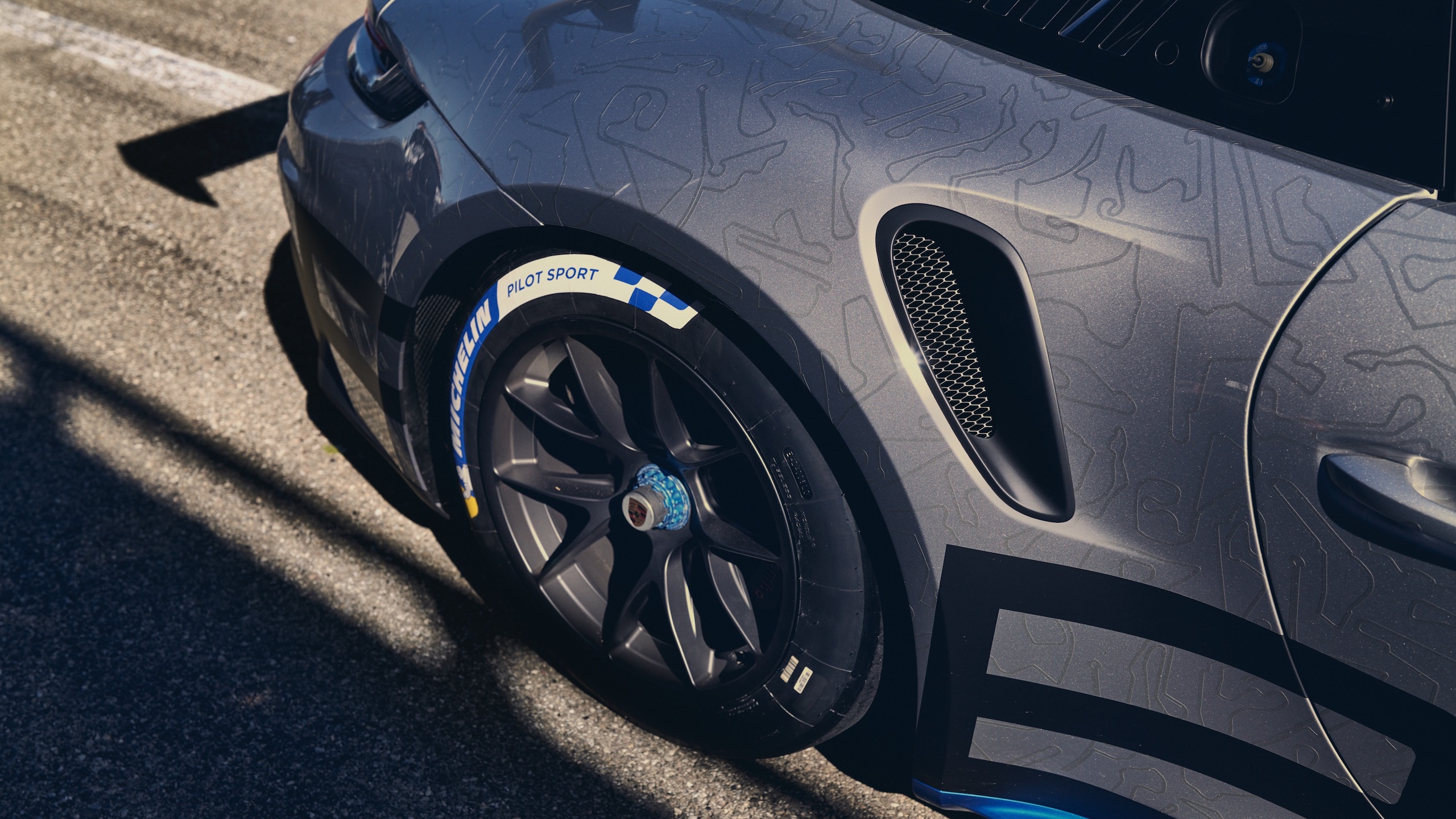 Porsche 911 GT3 rear wheel quarter