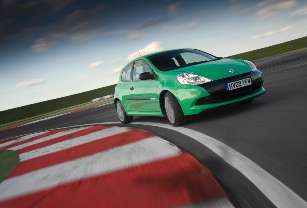 Renault Clio RS 200 front three-quarter cornering action