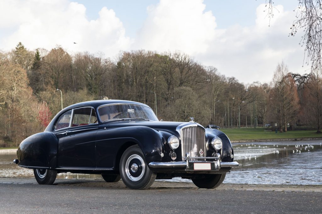 Bentley Continental R par HJ Mulliner front three-quarter