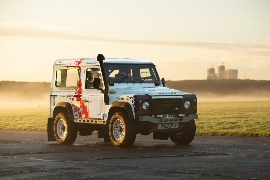 Land Rover Defender 90 Hardtop front three-quarter