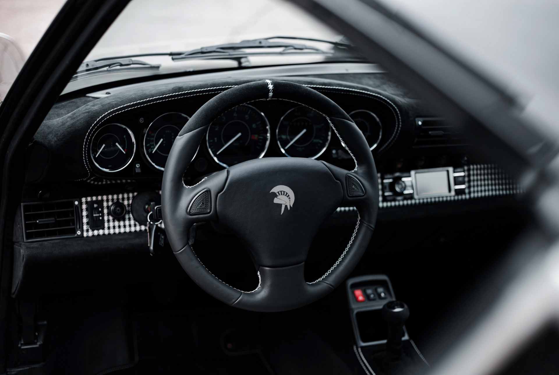Ares Design Porsche 964 interior