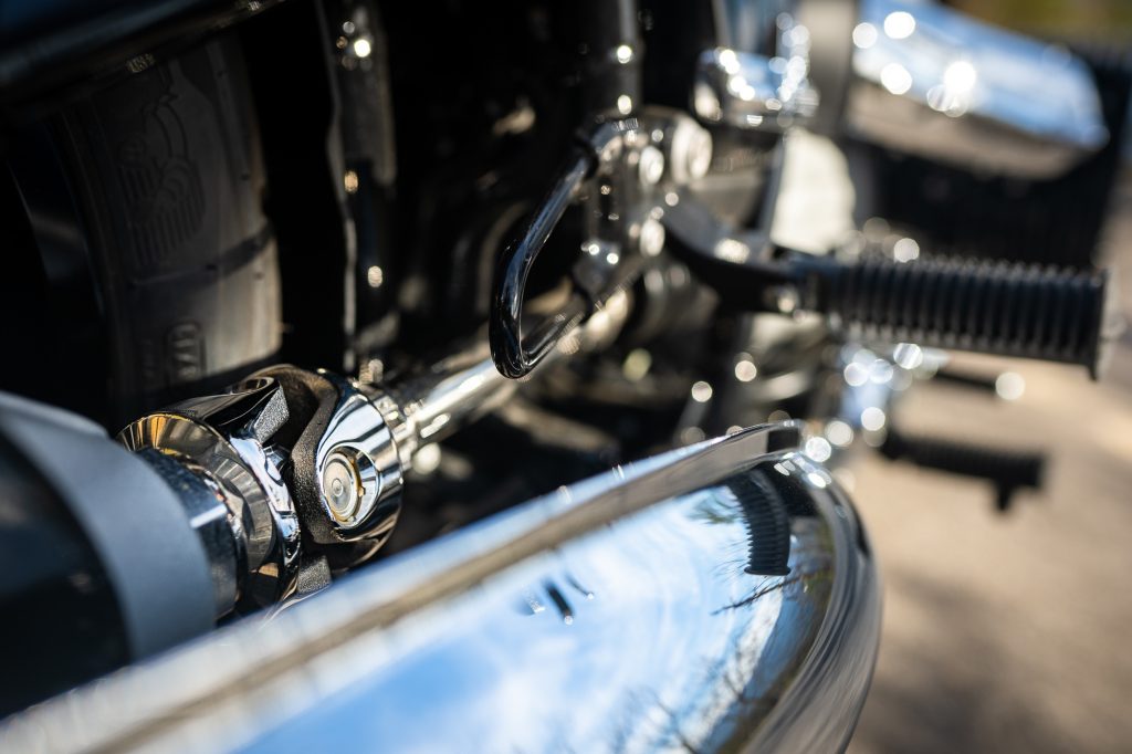 BMW R 18 motorcycle link detail
