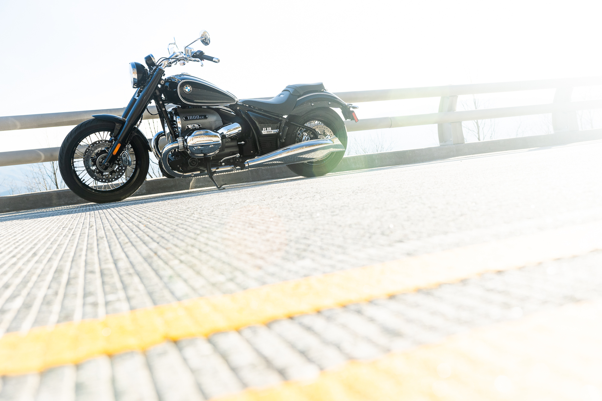 BMW R 18 motorcycle side profile sun flare exposure