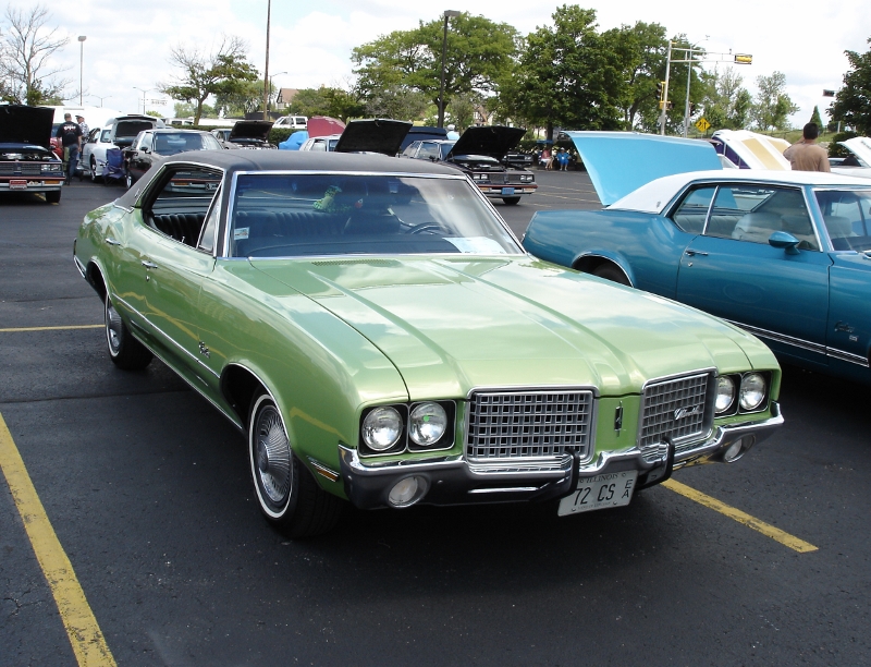1972 Oldsmobile Cutlass Supreme hardtop sedan 04