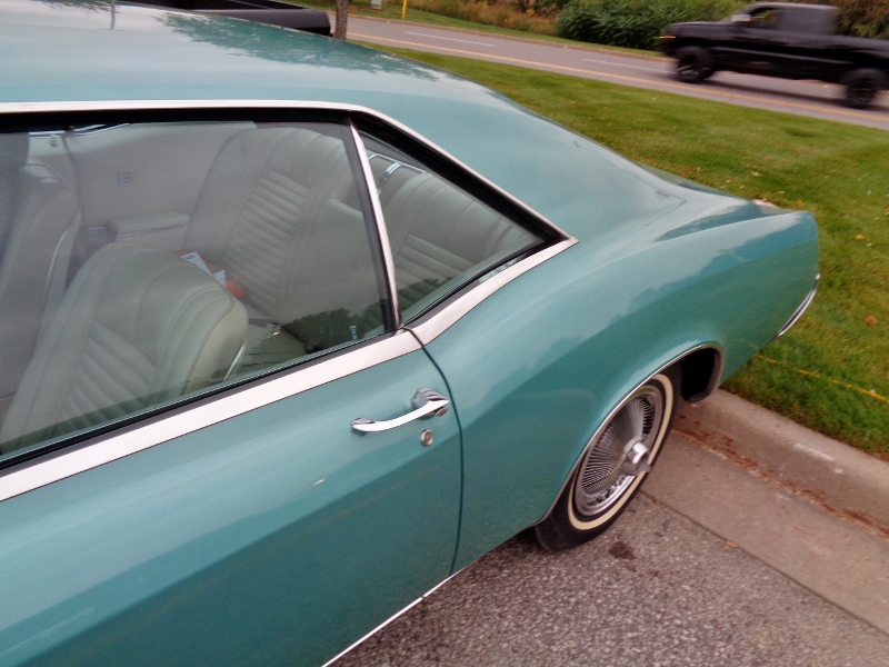 1966 Buick Riviera - Turquoise Mist 04