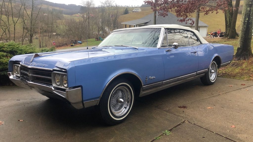 1965 Oldsmobile Starfire front three-quarter