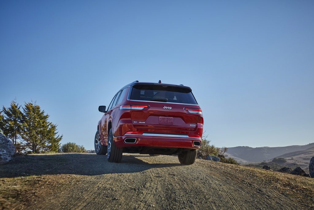 Jeep Grand Cherokee L Summit Reserve rear ascent