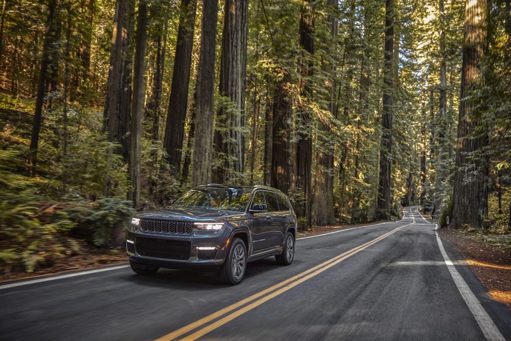 Jeep Grand Cherokee L Summit Reserve front three-quarter dynamic action