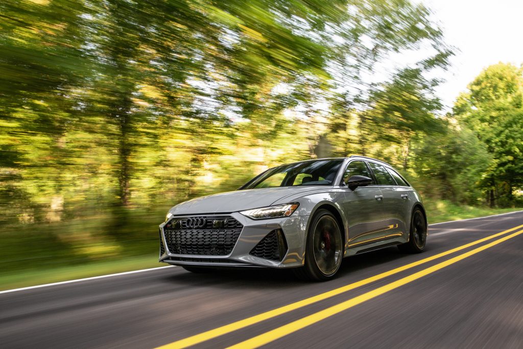RS 6 Avant Nardo Gray front three-quarter action