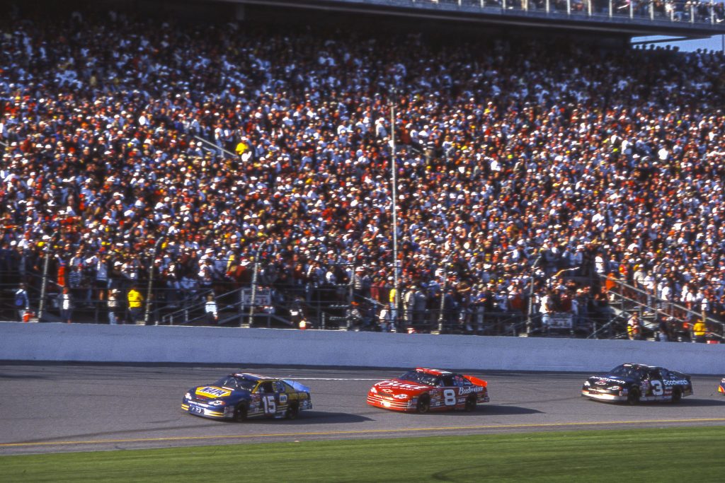 Dale Earnhardt drafting behind dale jr and waltrip