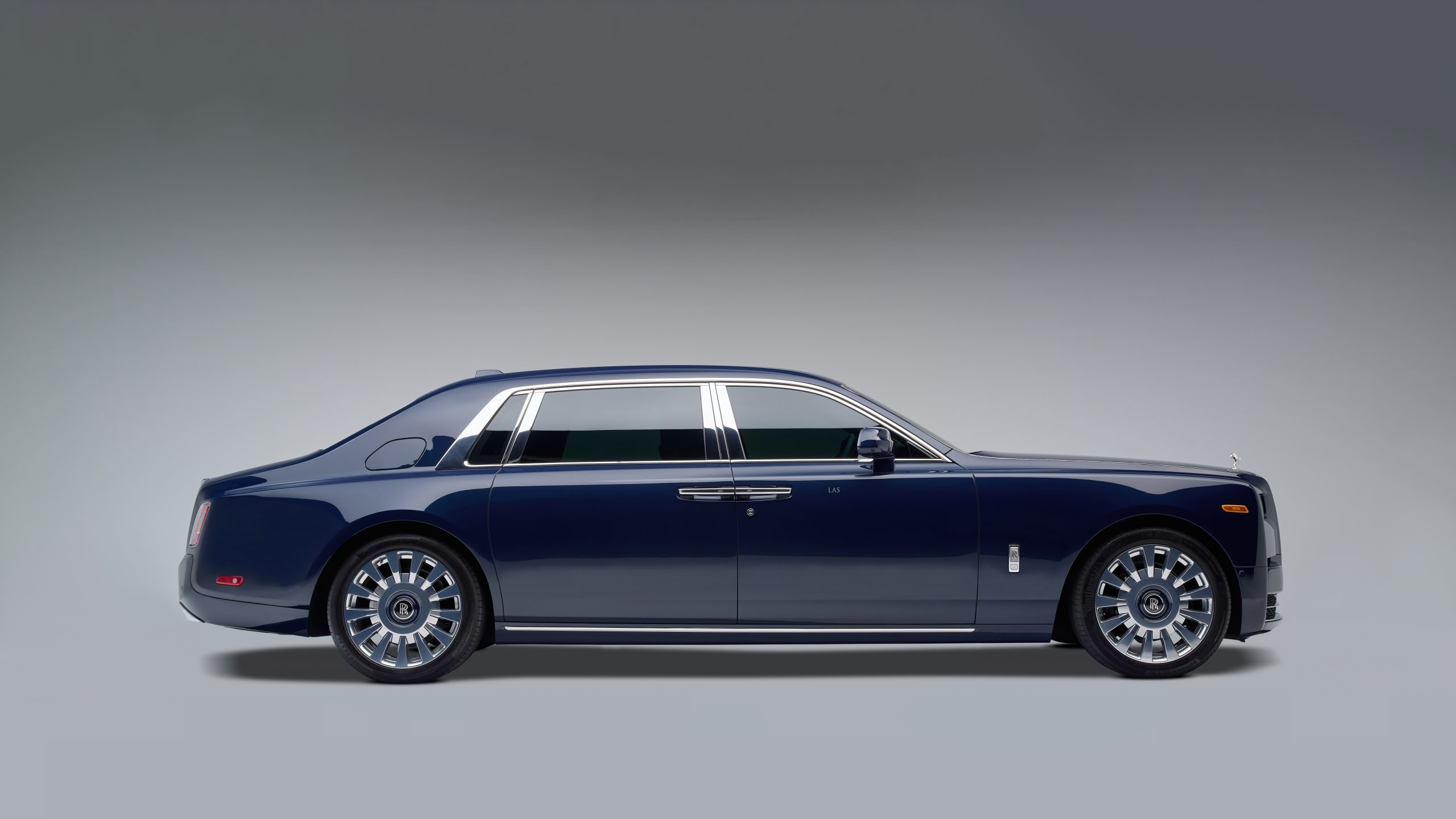 JBS-2021RollsRoycePhantom-8Angles-002_EDITED