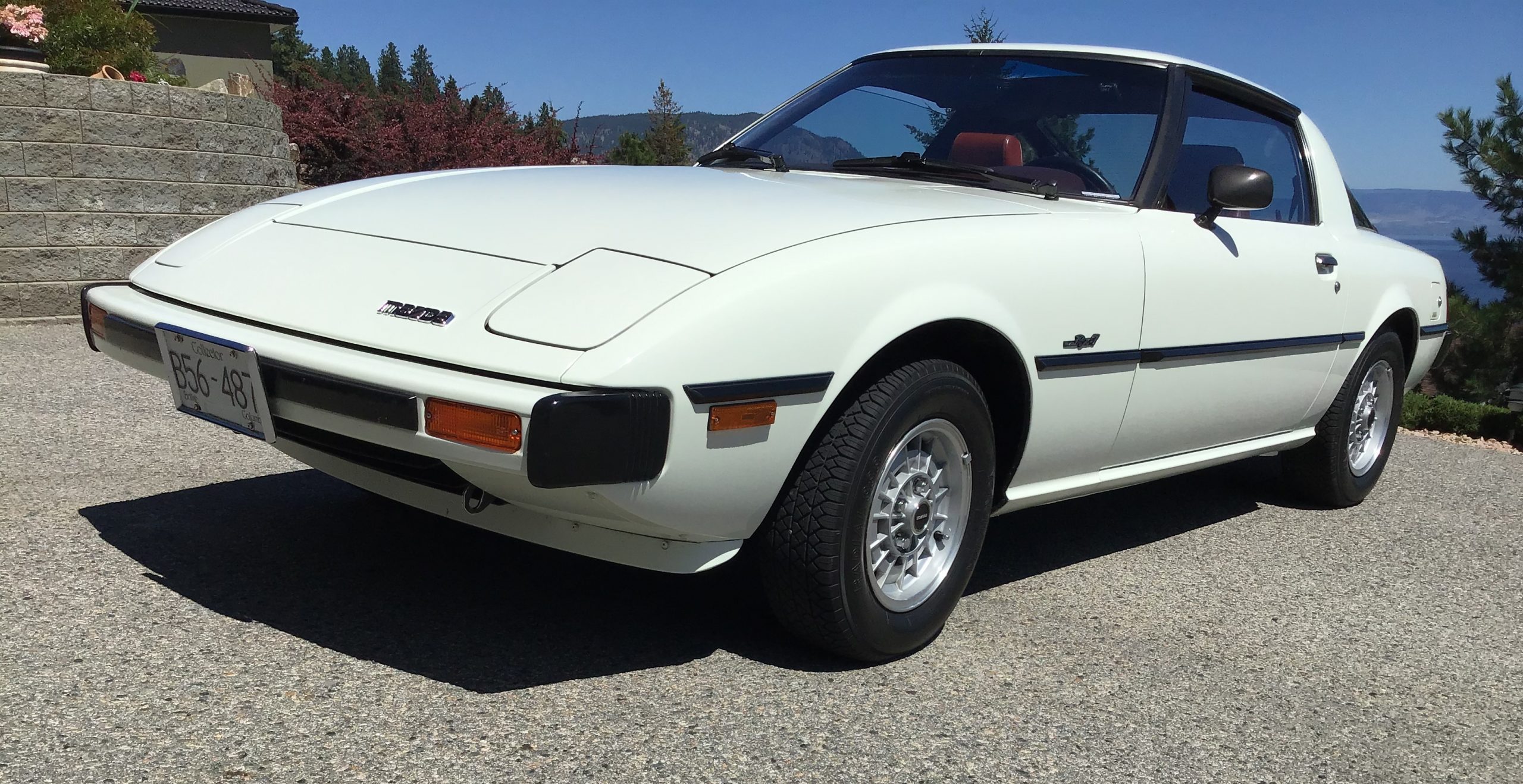 Mazda RX-7 GS front three-quarter