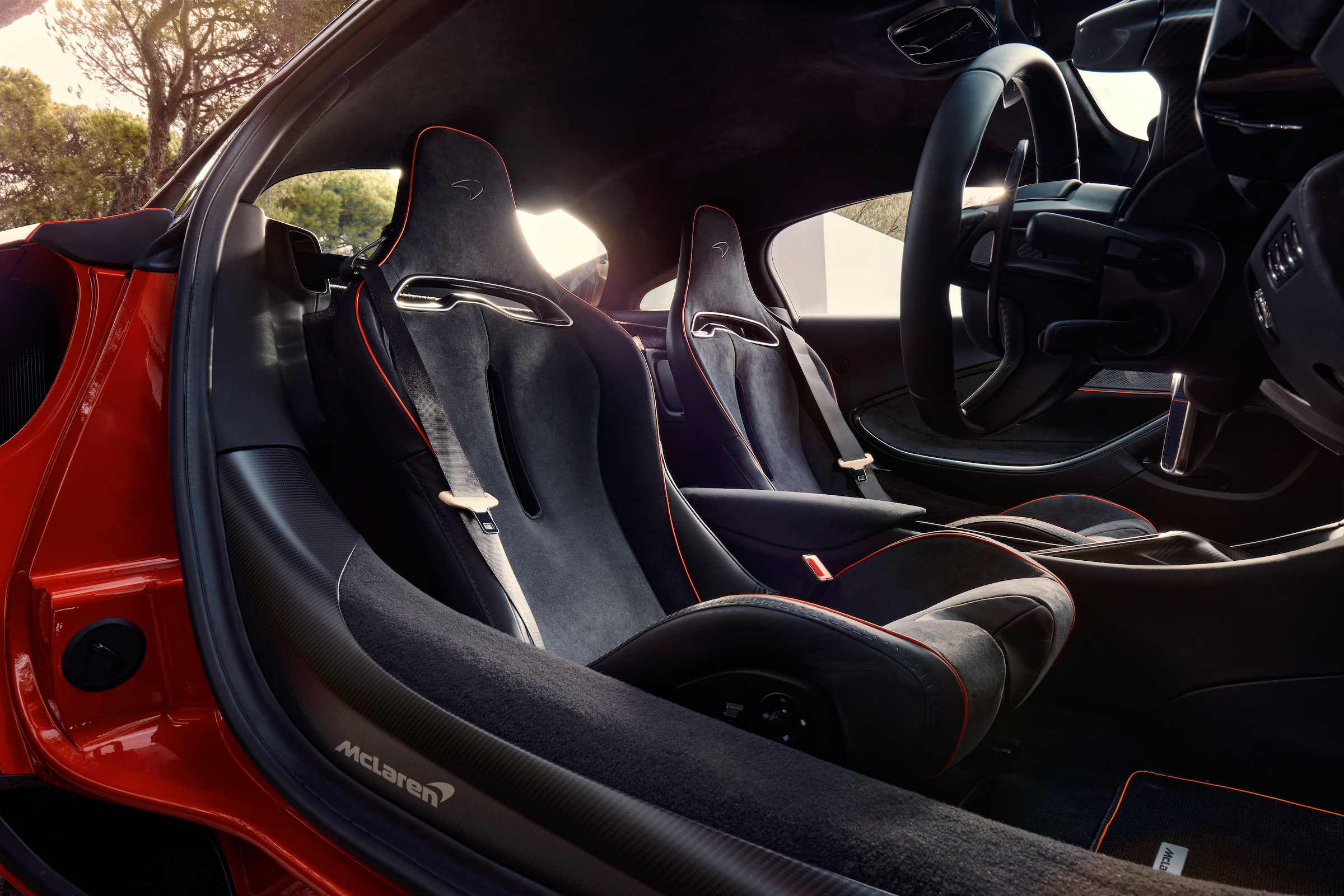 2022 McLaren Artura packs 671 hp, plug-in hybrid power, and hydraulic