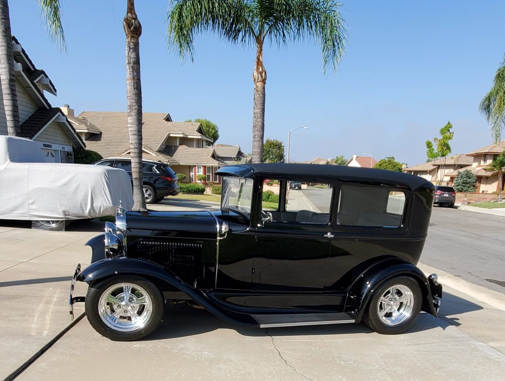 1931 Ford Tudor Model A hot rod profile
