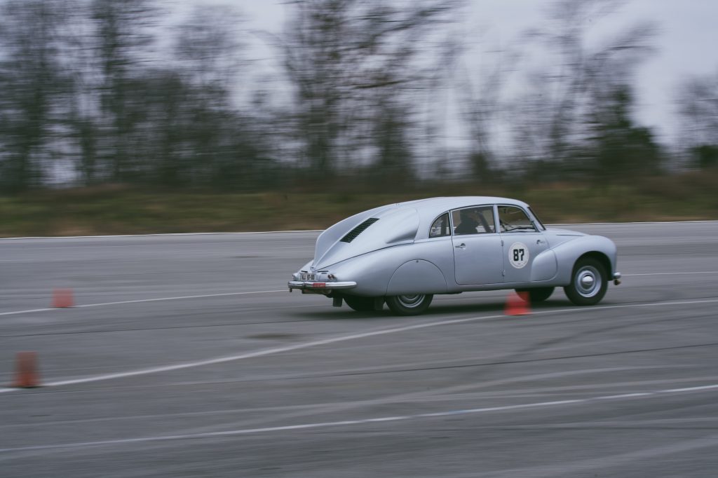 1947 Tatra T87 rear three-quarter track action