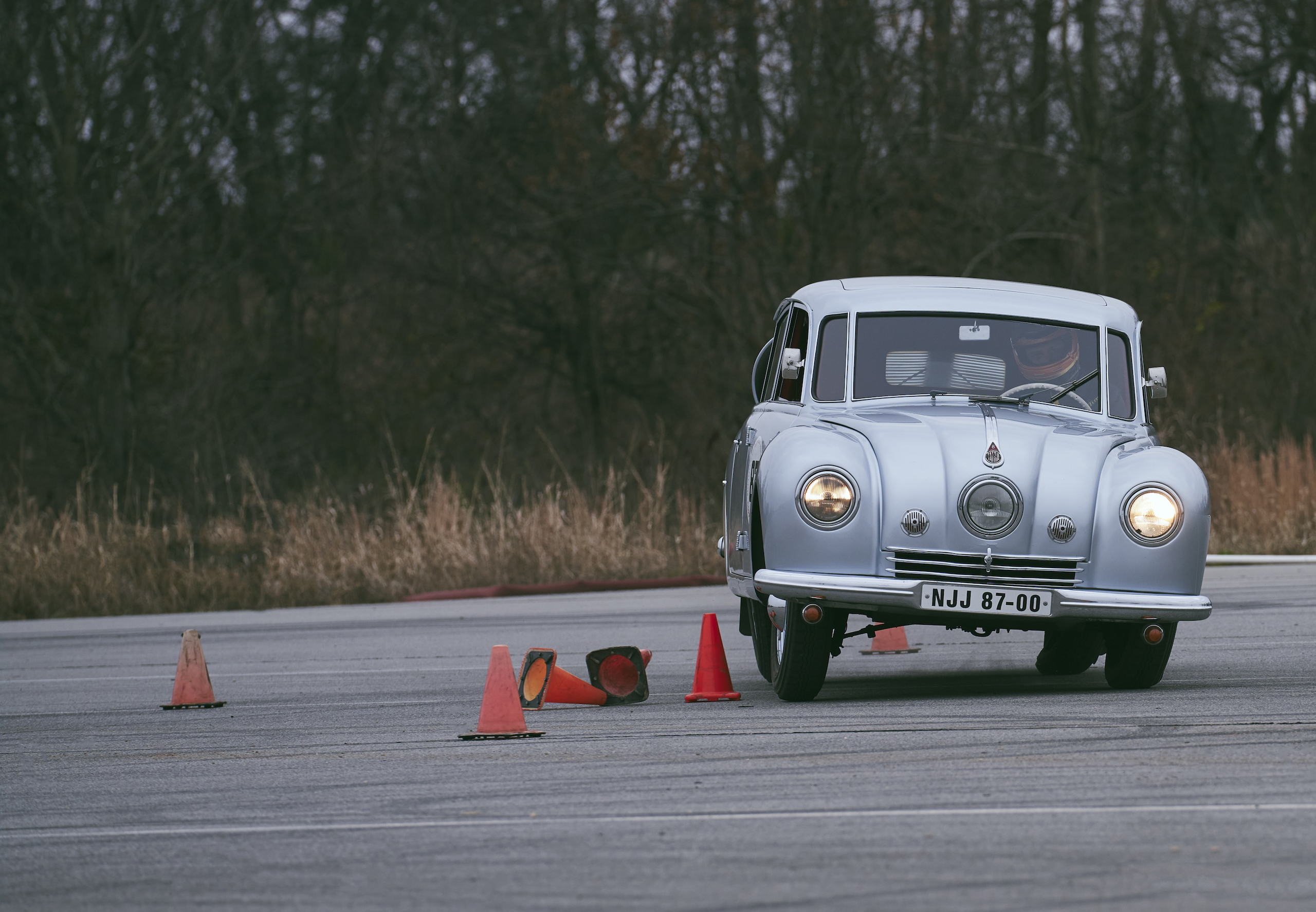 1947 Tatra T87 front track action