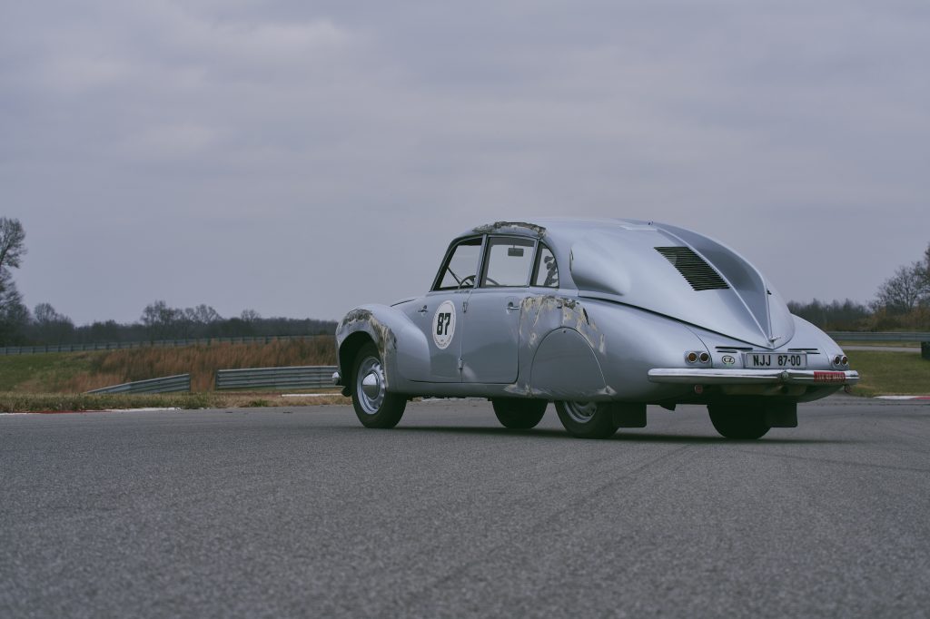 1947 Tatra T87 rear three-quarter crash damage