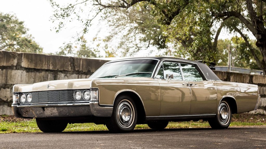1968 Lincoln Continental front three-quarter