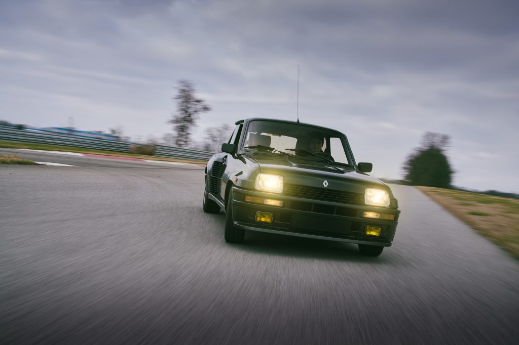 1985 Renault R5 Turbo 2 front three-quarter track action 1985 Renault R5 Turbo 2 front three-quarter track action