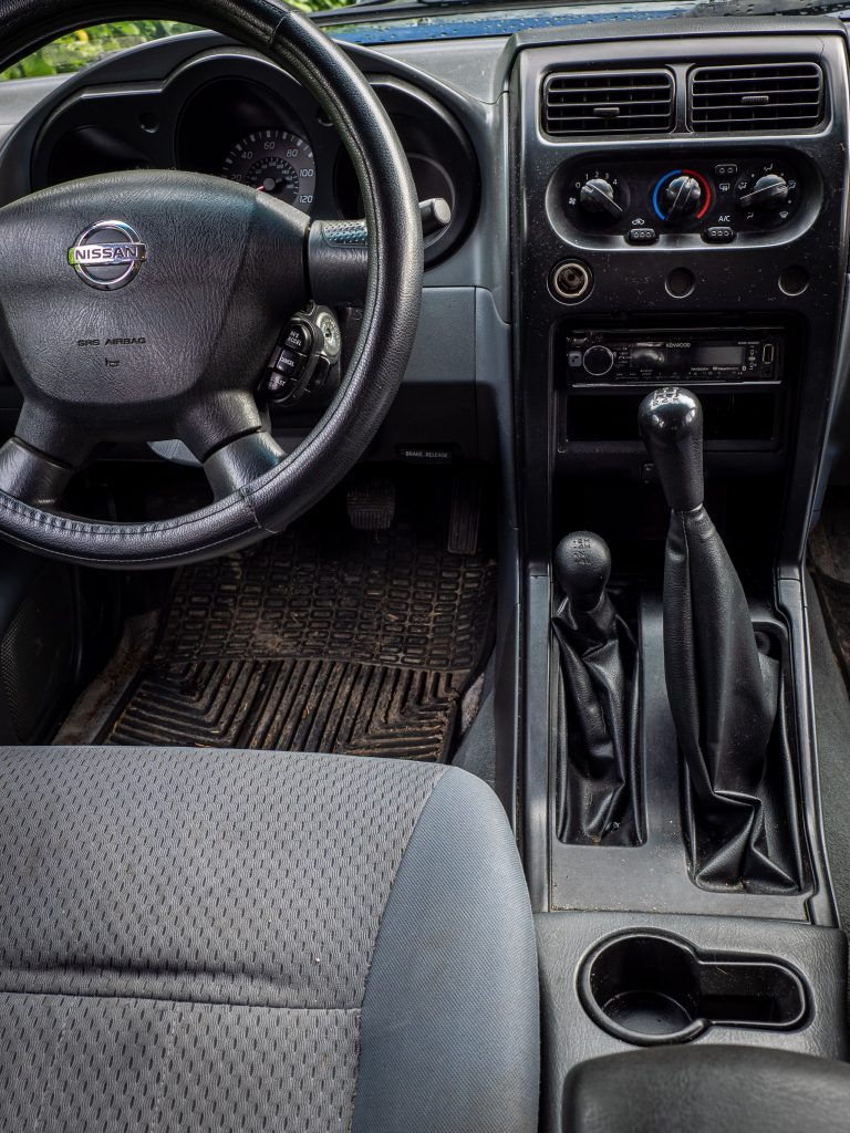 2003 Nissan Xterra interior seat center console and steering wheel
