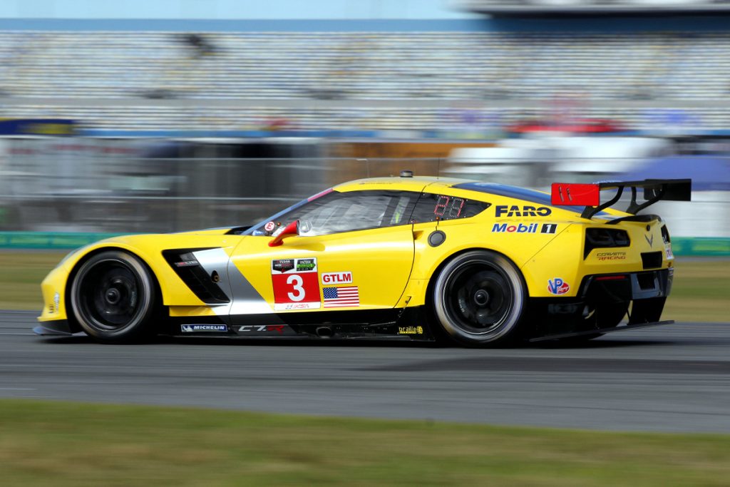 corvette c7.r on track