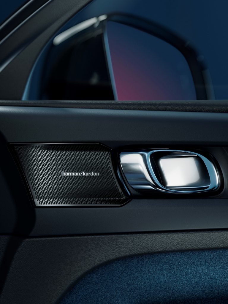 Volvo C40 Recharge interior harman kardon stereo handle
