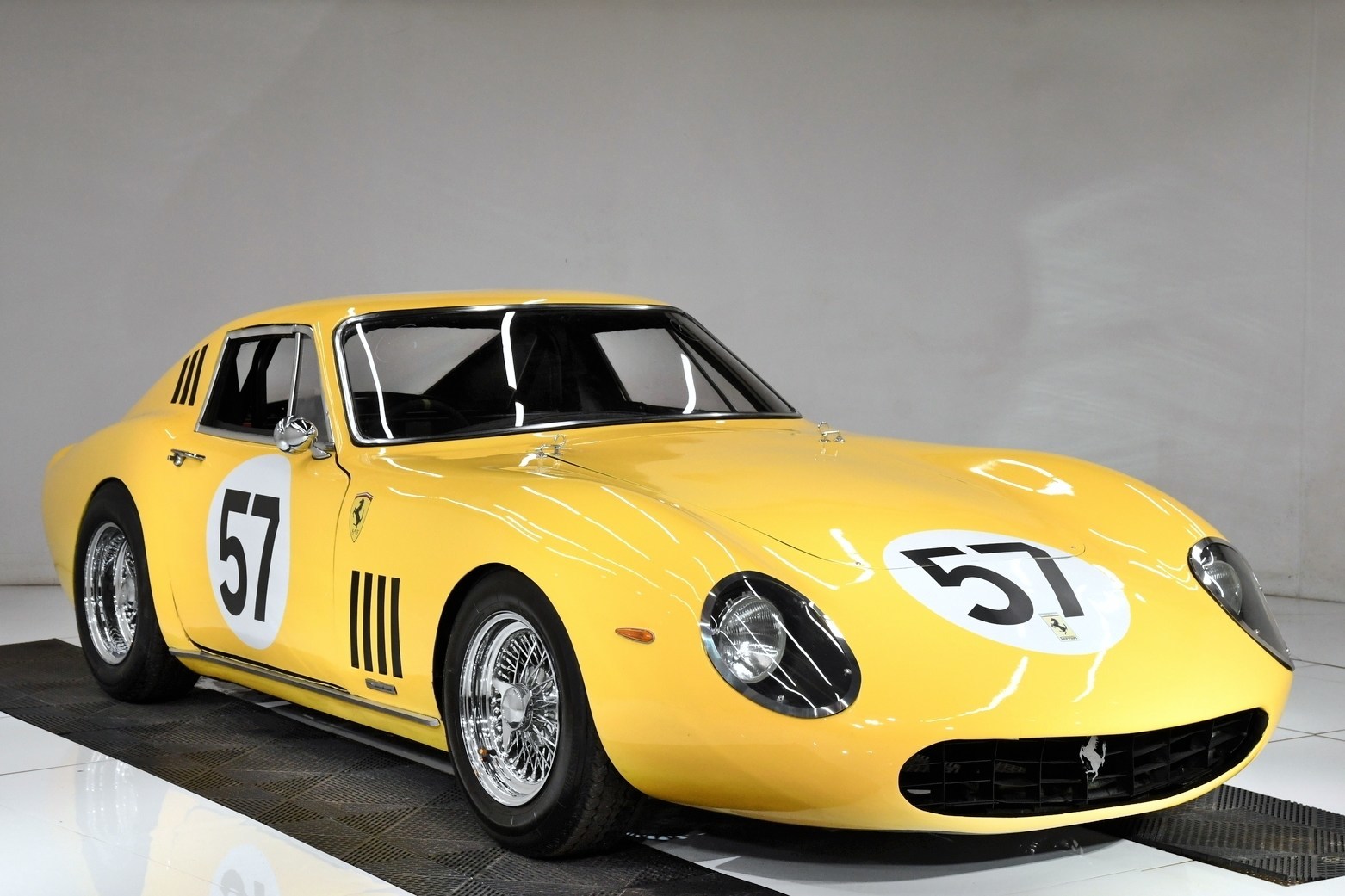 Volo Auto Museum Ferrari GTB Ford v ferrari