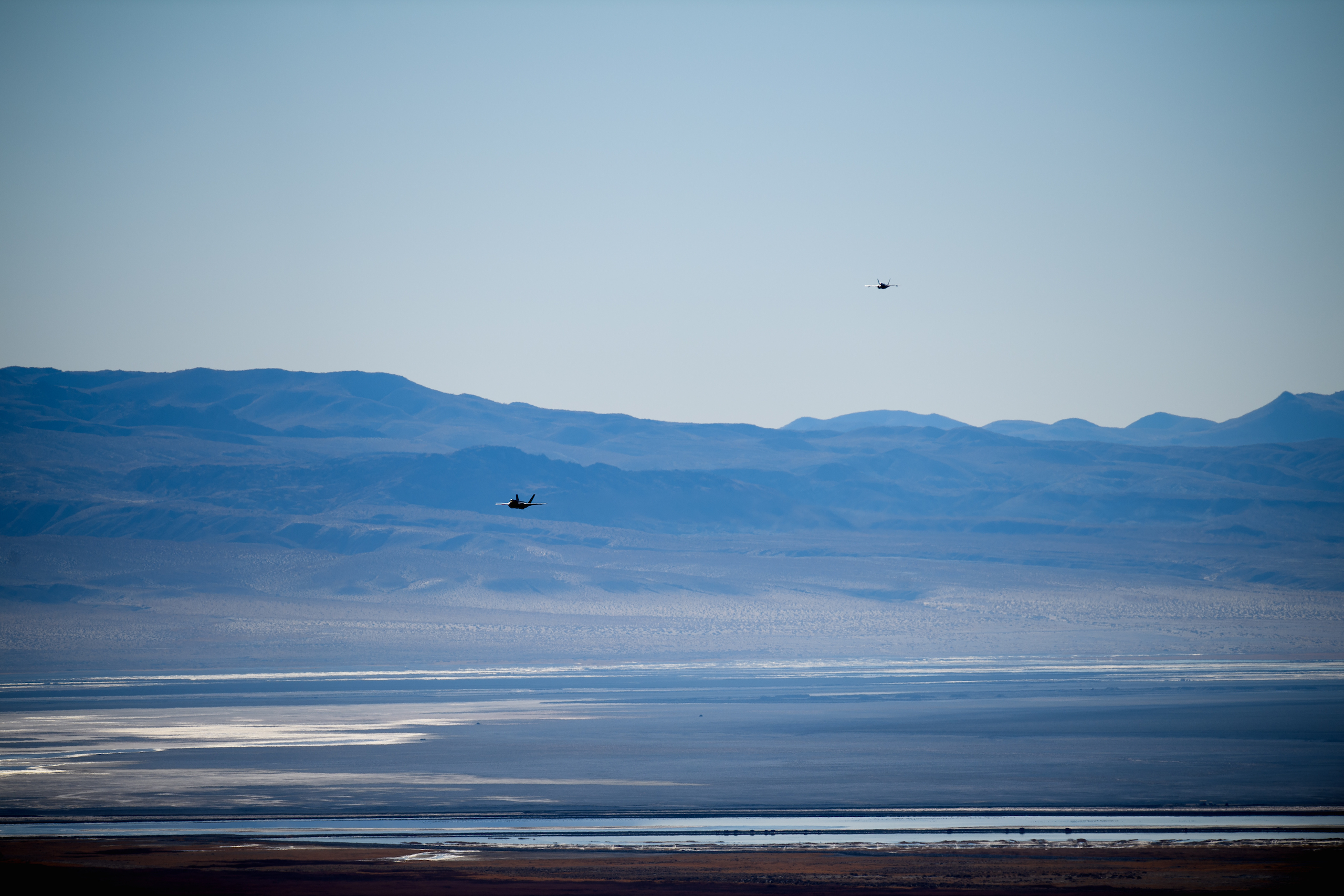 fighter jet low altitude action