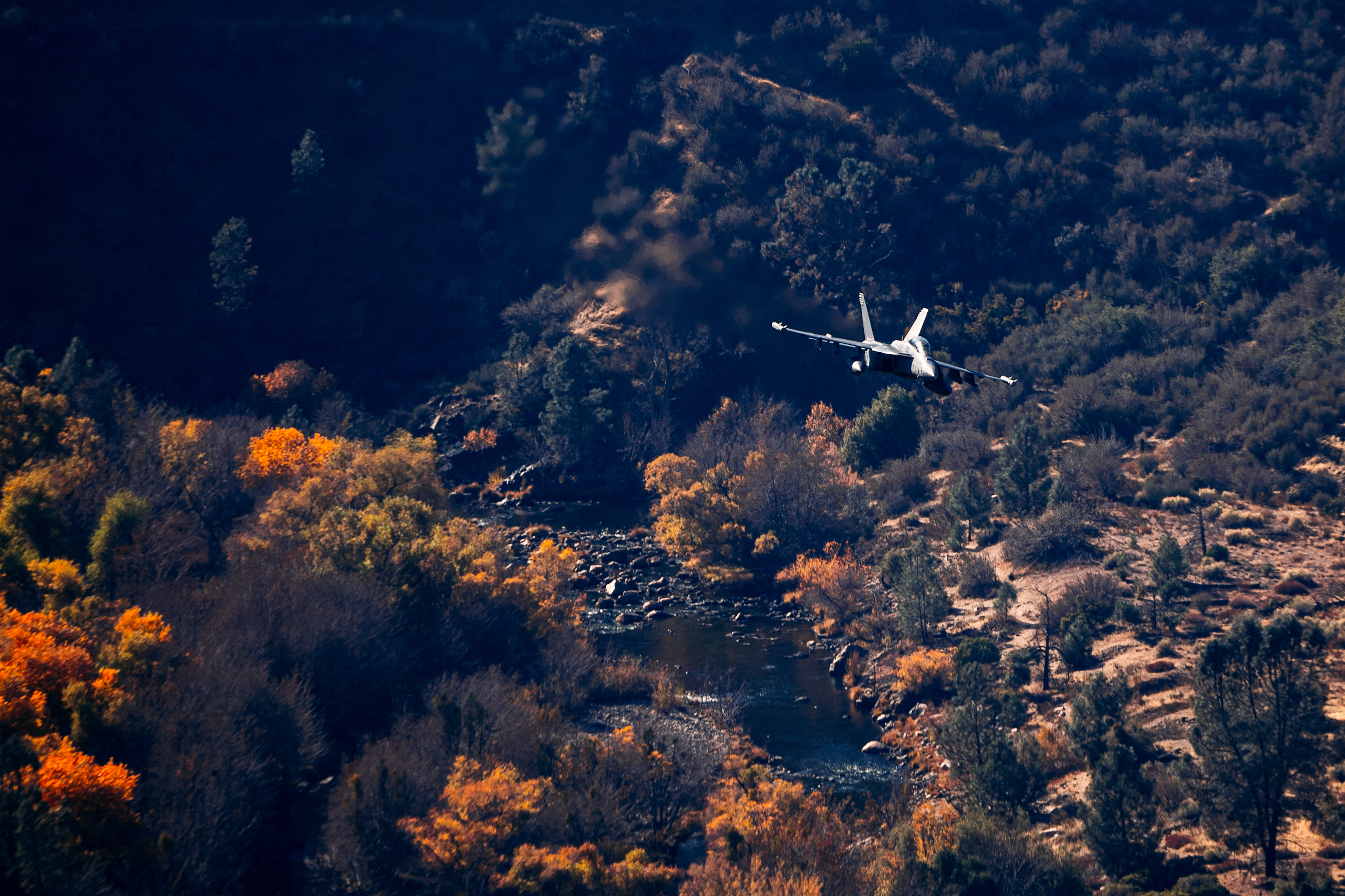 fighter jet low altitude action