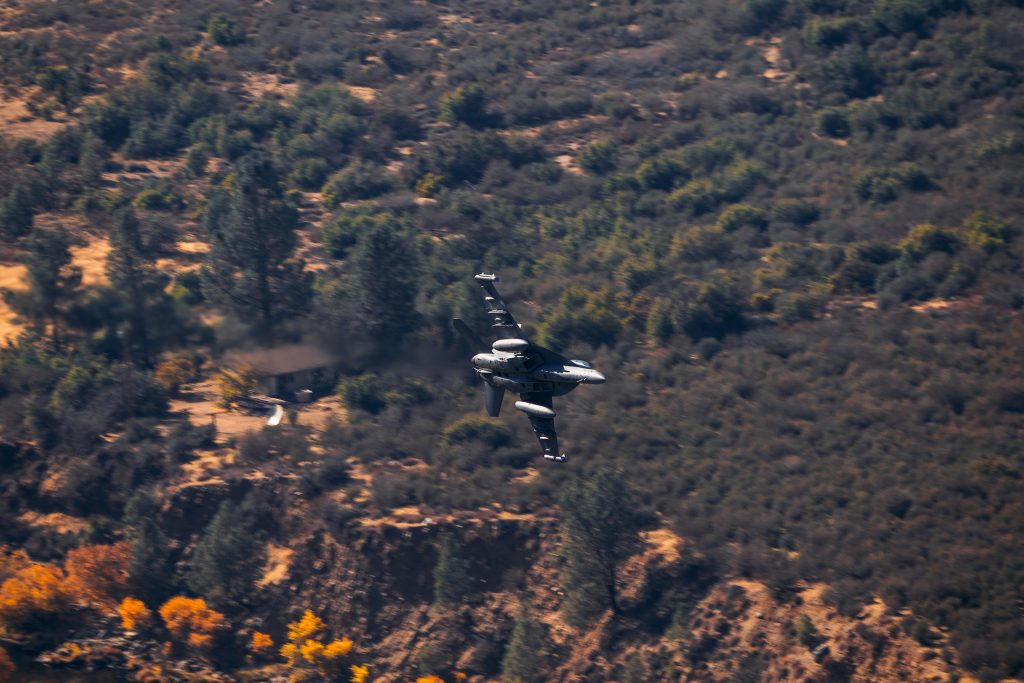 fighter jet low altitude action