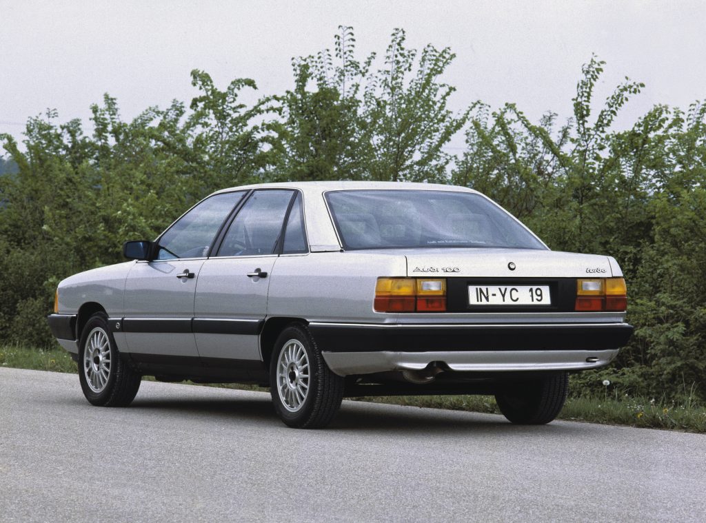 Audi 100 rear three-quarter