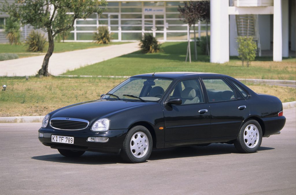 Ford Scorpio front three-quarter