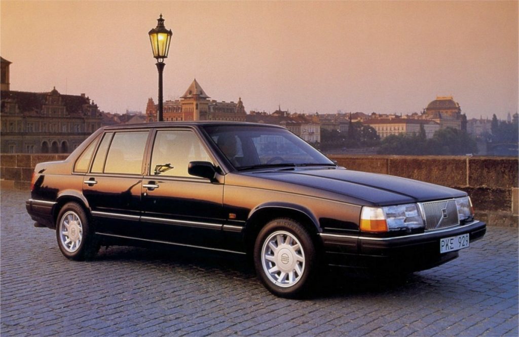 Volvo 940 front three-quarter