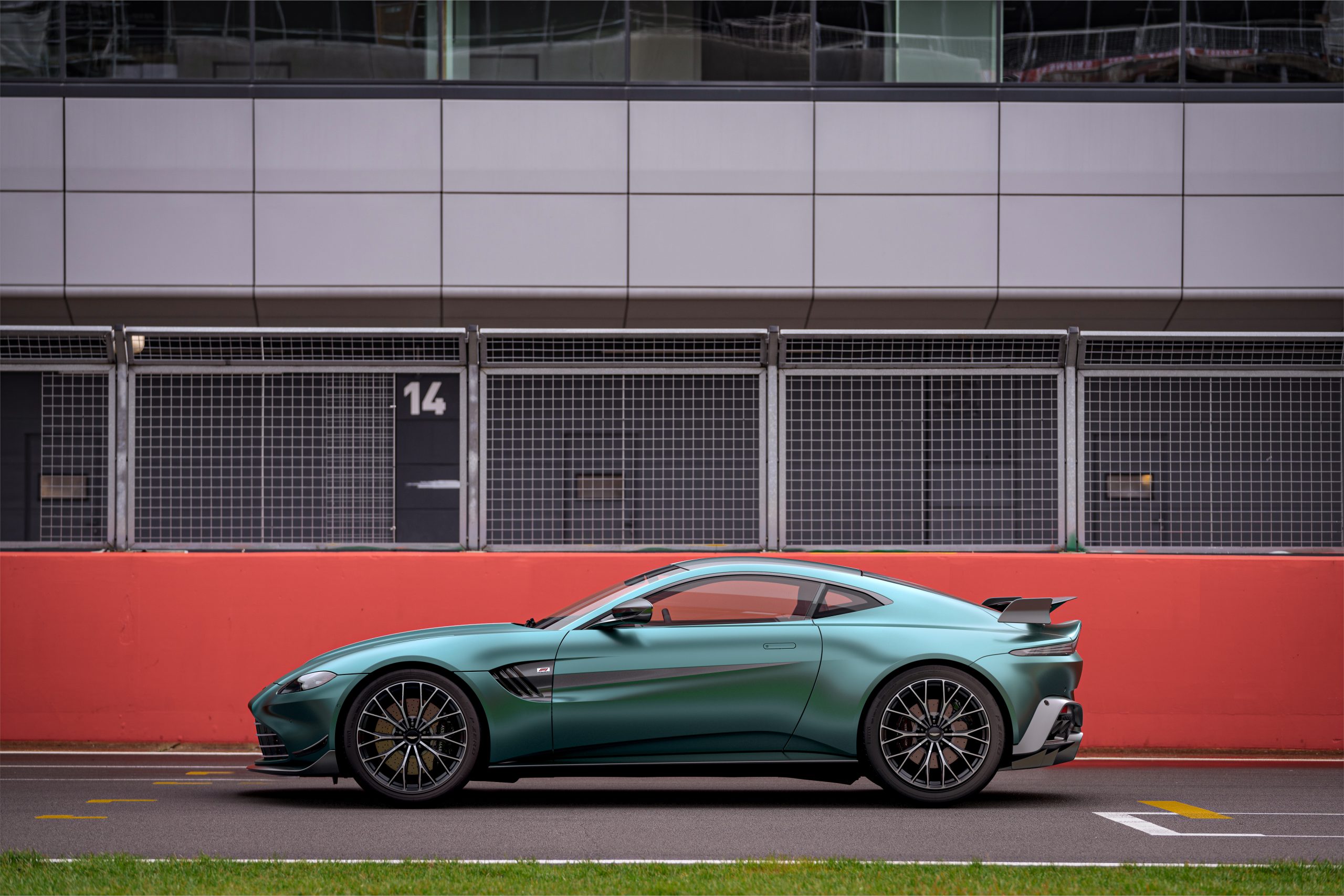 Aston Martin VantageF1®Edition_04