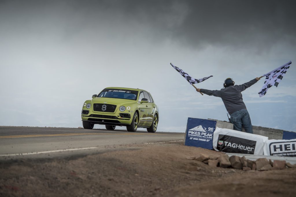 Bentley BentaygaPikesPeak-FinishLine