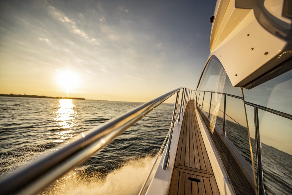 2021 Azimut S6 Yacht side