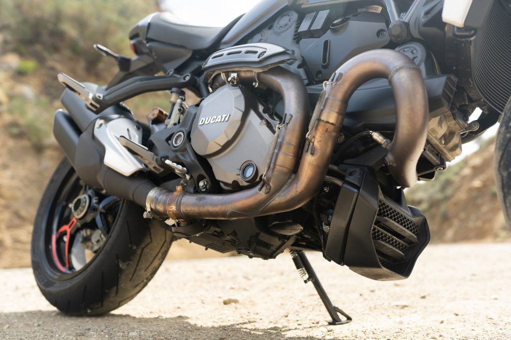 2021 Ducati Monster 1200 S piping side detail