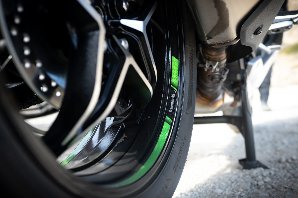 2021 Kawasaki H2 SX-SE rim detail