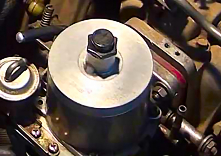 Datsun-Flat-Top-Carbs-Close
