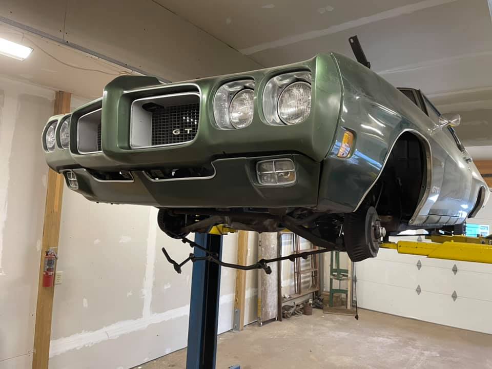 Dry Ice GTO front three-quarter on lift