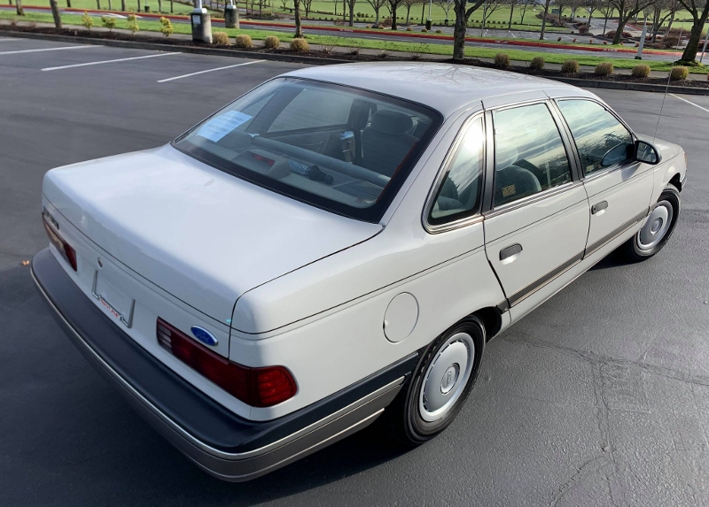 1991 Ford Taurus L 09