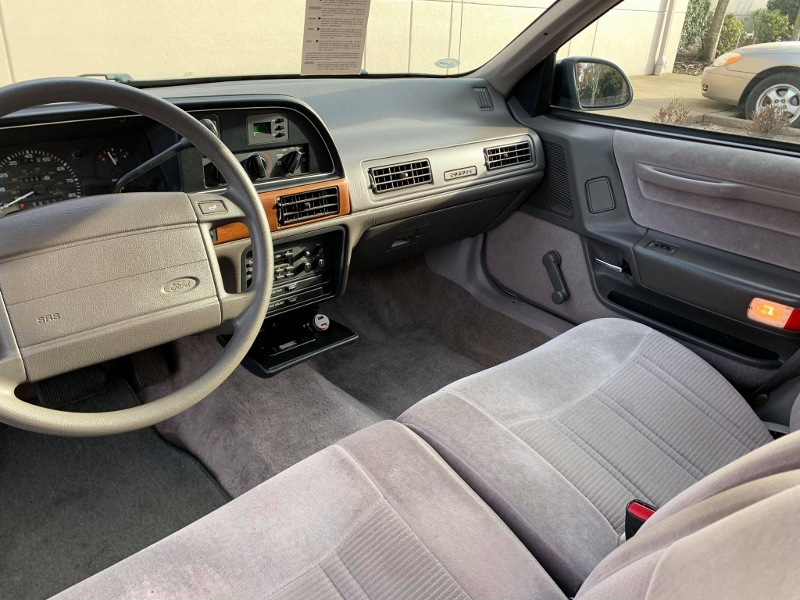 1991 Ford Taurus L 04