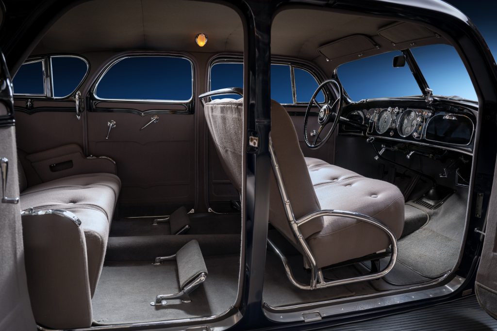 Chrysler Airflow interior